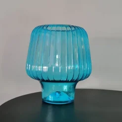 Dekorative Tischlampe aus gehämmertem Glas – stilvolle Beleuchtungsvorrichtung