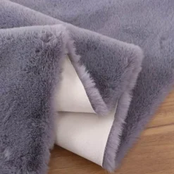 Dekorativer Teppich in Wolkenform – weicher Akzent fürs Kinderzimmer