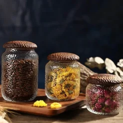 Dekoratives Vorratsglas aus gehämmertem Glas – stilvoller Küchenbehälter