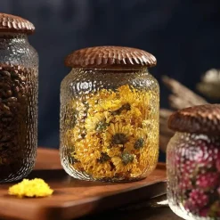 Dekoratives Vorratsglas aus gehämmertem Glas – stilvoller Küchenbehälter