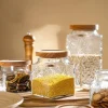 Dekoratives Vorratsglas aus Glas – quadratischer Küchen-Organizer mit Prägung