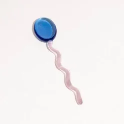 Dessertlöffel aus gewelltem Glas – elegante Servierutensilien