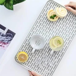 Doppelschichtiges Abtropftablett – leicht zu reinigender Küchen-Organizer