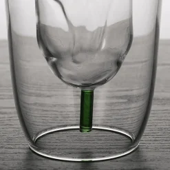 Doppelschichtiges Glas mit Blumenmuster – Stilvolles Trinkgeschirr