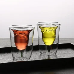 Doppelschichtiges Glas mit Blumenmuster – Stilvolles Trinkgeschirr