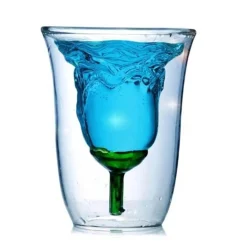 Doppelschichtiges Glas mit Blumenmuster – Stilvolles Trinkgeschirr