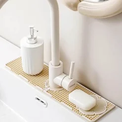 Doppelseitige Arbeitsplattenmatte - Spritzschutz für den Wasserhahn