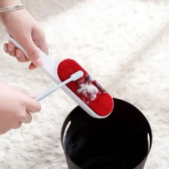 Doppelseitige Bürste zur Entfernung von Tierhaaren. Effektiver Fussel- und Staubreiniger für Mäntel und Pullover.