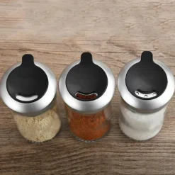 Drehbares Gewürzglas mit Aufbewahrungsmöglichkeit in der Küche für einfachen Zugriff auf die Gewürze