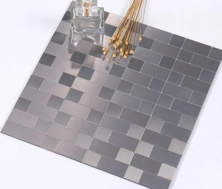 3D-Wandaufkleber aus Metallziegeln – selbstklebende Dekorplatten