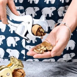 Eichhörnchen-Nussknacker – Einfaches und schnelles Nussknackwerkzeug