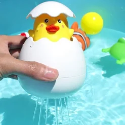 Eiförmiges Wassersprinkler-Badespielzeug für Babys
