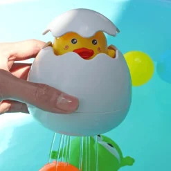 Eiförmiges Wassersprinkler-Badespielzeug für Babys