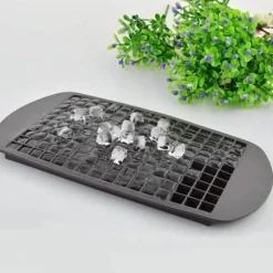 Eiswürfelschale mit 160 Fächern