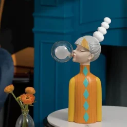 Elegante Tischlampe aus Kunstharz – Charmante Wohndekoration für Mädchen