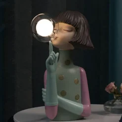 Elegante Tischlampe aus Kunstharz – Charmante Wohndekoration für Mädchen