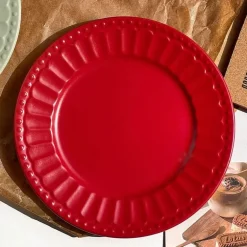 Eleganter Essteller aus Keramik – schlichtes geprägtes Design