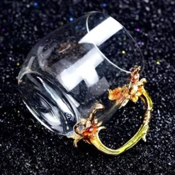 Eleganter Kaffeebecher aus Metall – Luxus-Trinkbecher mit Handgriff