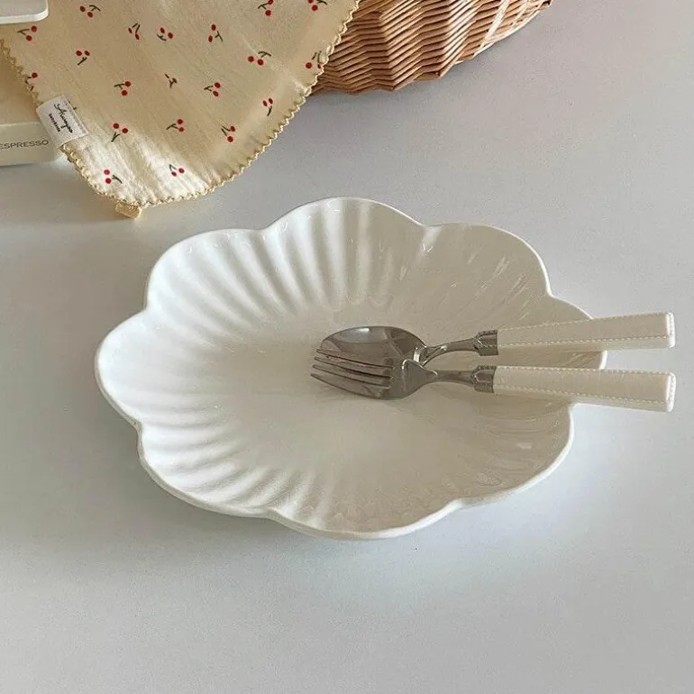 Eleganter Keramik-Essteller mit Blumenmuster – Teller mit Blumenmuster