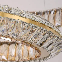 Eleganter Kristallkronleuchter – luxuriöse Beleuchtungskörper