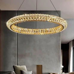 Eleganter Kristallkronleuchter – luxuriöse Beleuchtungskörper