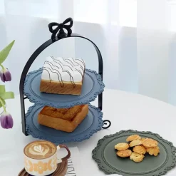 Eleganter mehrstöckiger Tortenständer – Dessert-Display mit Schleife