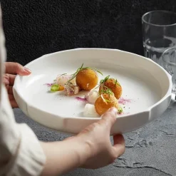 Eleganter Suppenteller aus Keramik im vertikalen Design für stilvolles Essgeschirr