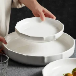 Eleganter Suppenteller aus Keramik im vertikalen Design für stilvolles Essgeschirr