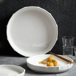 Eleganter Suppenteller aus Keramik im vertikalen Design für stilvolles Essgeschirr