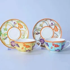 Elegantes Geschirrset aus Knochenporzellan – Teller, Tassen und Untertassen zum Essen