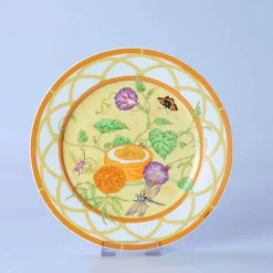 Elegantes Geschirrset aus Knochenporzellan – Teller, Tassen und Untertassen zum Essen