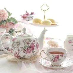 Elegantes Royal Rose Teeservice - Teekanne, Teetassen, Milchkännchen, Zuckerdose, Untertasse