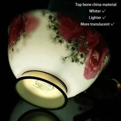 Elegantes Teeservice aus Knochenporzellan – Teekanne, Tassen, Untertassen, Zuckerdose, Krug