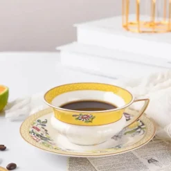 Elegantes Teetassen- und Untertassen-Set aus Bone China – Floral Coffee Essentials