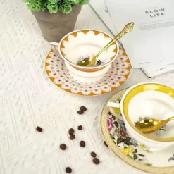 Elegantes Teetassen- und Untertassen-Set aus Bone China – Floral Coffee Essentials