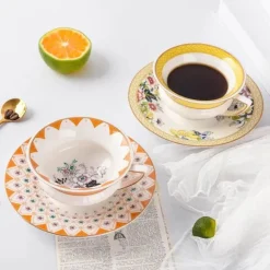 Elegantes Teetassen- und Untertassen-Set aus Bone China – Floral Coffee Essentials