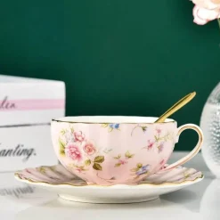 Elegantes Teetassen-Set mit Blumenmotiv – inklusive Löffel und Untertasse