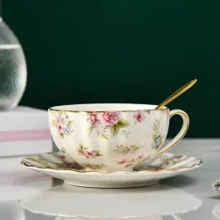 Elegantes Teetassen-Set mit Blumenmotiv – inklusive Löffel und Untertasse