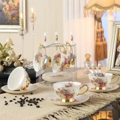 Elegantes Teetassen-Set mit Blumenmuster – Premium Bone China mit Untertasse und Löffel