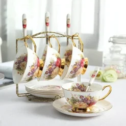 Elegantes Teetassen-Set mit Blumenmuster – Premium Bone China mit Untertasse und Löffel