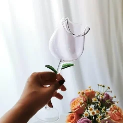Elegantes Weinglas in Rosenform – Dekoratives Glas für besondere Anlässe