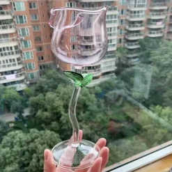 Elegantes Weinglas in Rosenform – Dekoratives Glas für besondere Anlässe