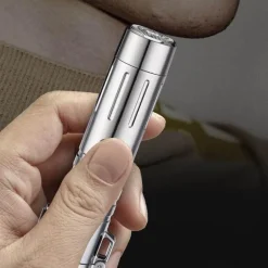 Elektrorasierer – Multifunktionales Pflegewerkzeug mit Feuerzeug