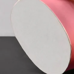 Entzückende Mädchenfigur aus Kunstharz – niedlicher Akzent für die Inneneinrichtung