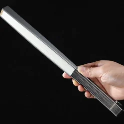 Faltfächer aus Titanlegierung – Taktisches Werkzeug zur Selbstverteidigung