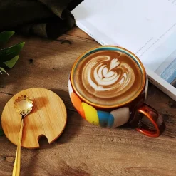 Farbenfrohe handgemachte Kaffeetasse - Sammlerstück