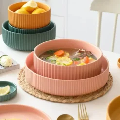 Farbenfroher Essteller aus Keramik – Stilvolles Geschirr für alle Gelegenheiten