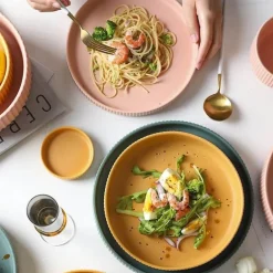 Farbenfroher Essteller aus Keramik – Stilvolles Geschirr für alle Gelegenheiten