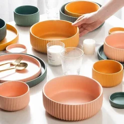 Farbenfroher Essteller aus Keramik – Stilvolles Geschirr für alle Gelegenheiten