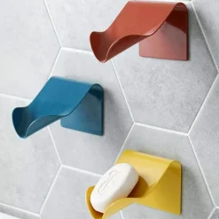 Farbenfroher Seifenhalter mit Drainage – Stilvoller Bad-Organizer